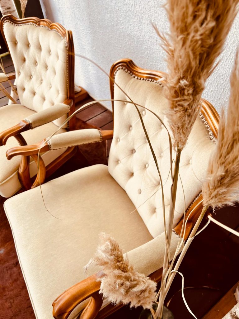 LieBella Dekoverleih Eventdesign Aachen -Trau-Stühle Vintage.